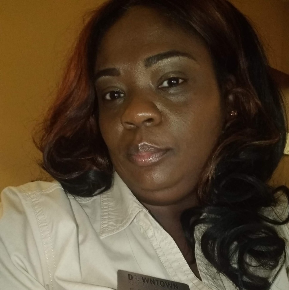 Meet your Posher, Elena